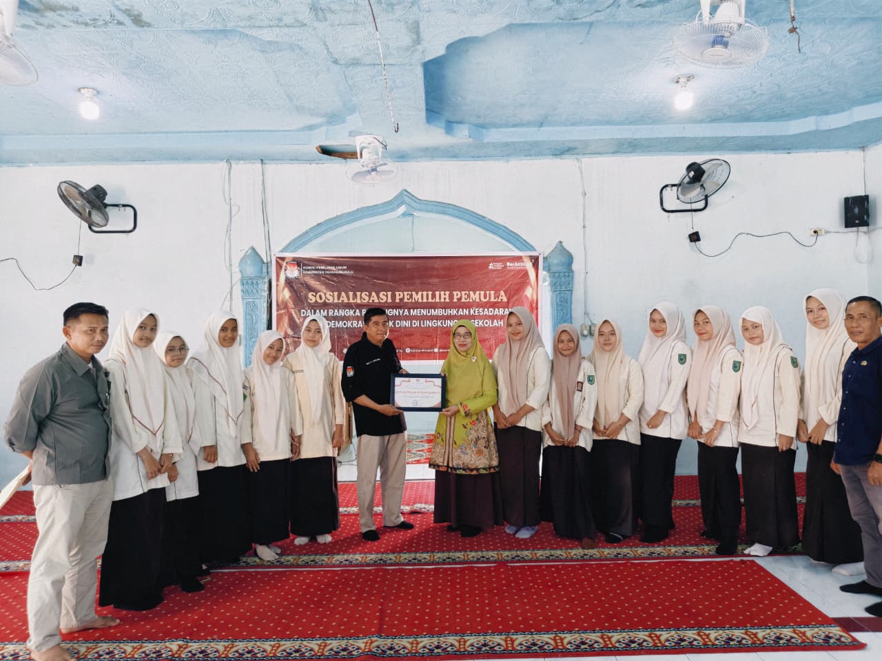 Sosialisasi Pemilih Pemula di MA Swasta Al Ihsan Buluh Rampai Kecamatan Seberida